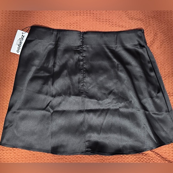 NWT Zeagoo Satin Black A-Line Mini Skirt Size L - Picture 2 of 4
